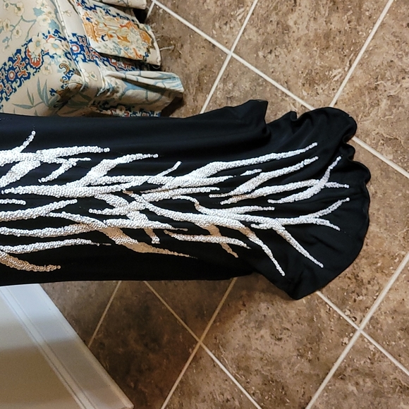 Stunning gown! - Picture 7 of 10